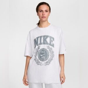 Nike Women’s oversized tee; XS (0-2)